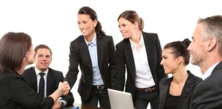 Co przysługuje osobie zatrudnionej na umowę zlecenie?