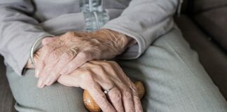 Jak się zwolnić z pracy żeby dostać zasiłek?