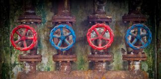 Czy wodą utleniona wybiela tkaniny?