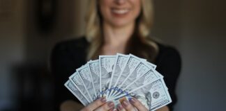 Jak firma zarabia na akcjach?