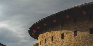 Kiedy występują drgania tłumione?