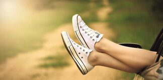 Jak nosić Converse za kostkę?