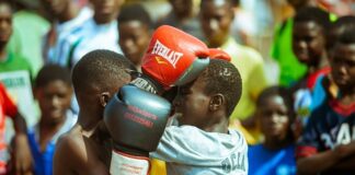 W co zapakować telefon na kajaki?