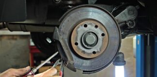 Gdzie jest hamulec w wrotkach?